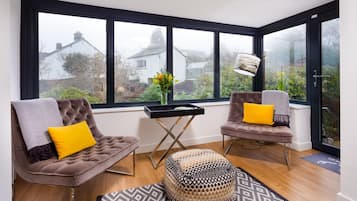 Cottage | Living room | TV, video-game console