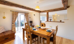 Cottage | Private kitchen | Fridge, dishwasher, cookware/dishes/utensils - Highbeck (Kendal)
