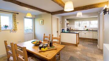 Cottage | Private kitchen | Fridge, dishwasher, cookware/dishes/utensils