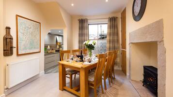 Cottage | Private kitchen | Fridge, dishwasher, cookware/dishes/utensils