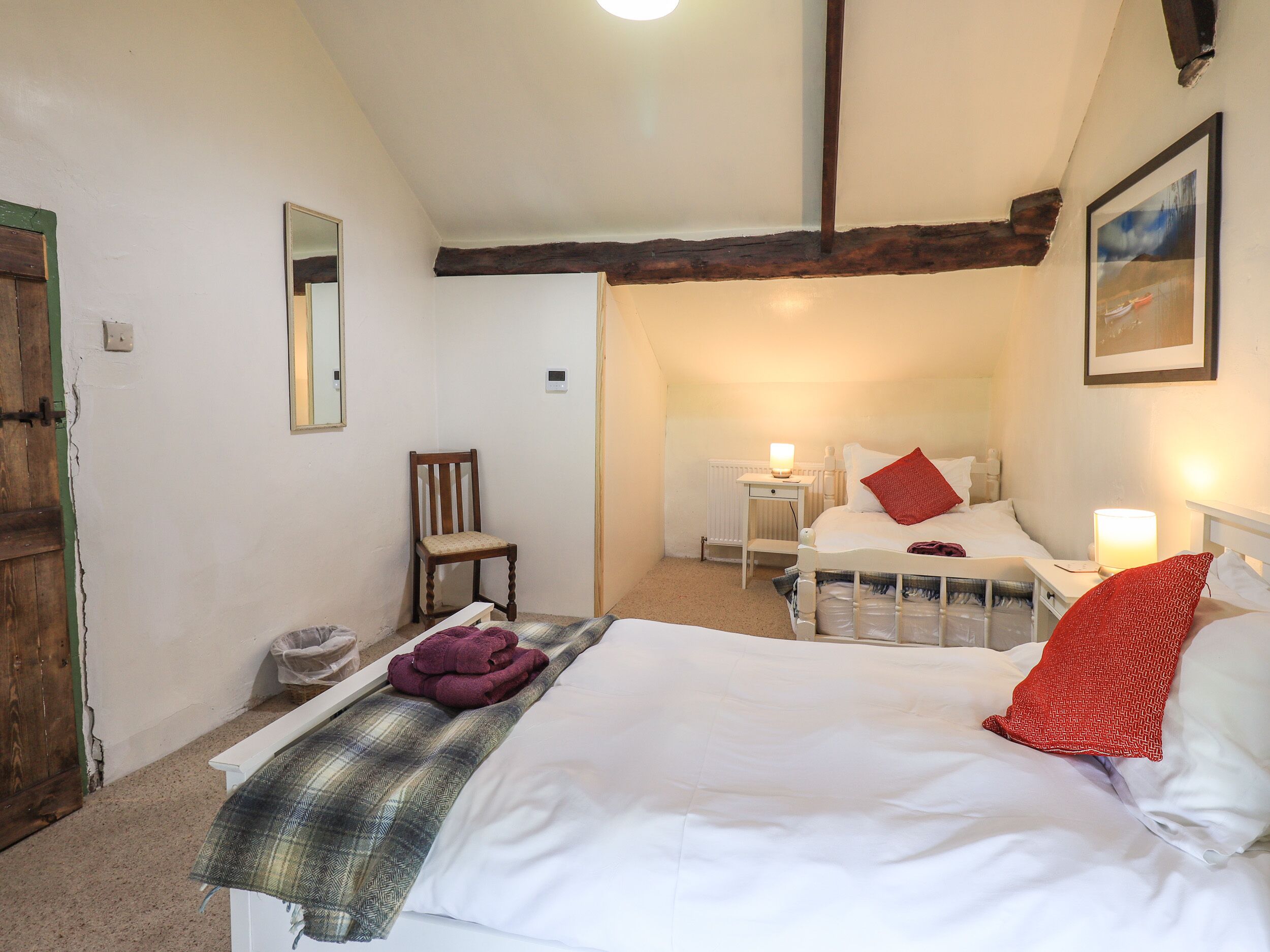 2 عدّة غرف نوم وبديكورات فريدة لكل غرفة وطراز فريد لكل وحدة