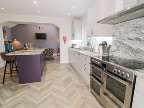 Refrigerador, lavavajillas, tetera/pava eléctrica, tostadora