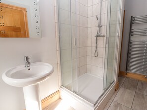 Cottage | Bathroom