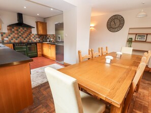 Cottage | Private kitchen | Fridge, dishwasher, electric kettle, toaster - Abbey Cottage (Denbigh)