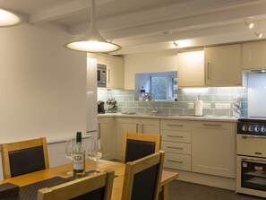 Cottage | Private kitchen | Fridge, dishwasher, electric kettle, toaster - Rose Cottage (St Ives)