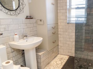 Cottage | Bathroom | Shower - Sunshine Cottage (Whitby)