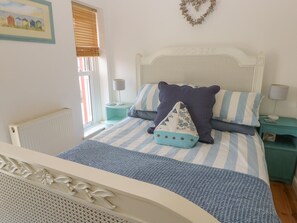 Cottage | 3 bedrooms, individually decorated, individually furnished, free WiFi - 2 Linden Terrace (Sandown)