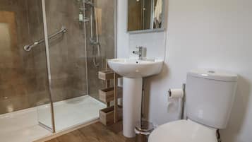 Cottage | Bathroom | Shower