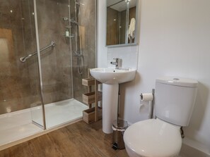 Cottage | Bathroom | Shower