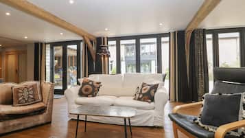 Cottage | Interior