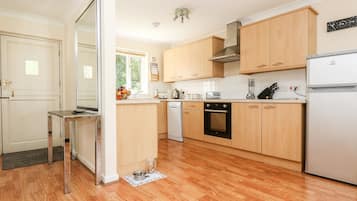 Cottage | Cucina privata | Frigorifero, lavastoviglie, pentole/stoviglie/utensili