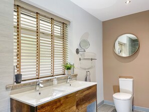 Cottage | Bathroom | Shower - Merlestead (Keswick)