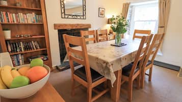Cottage | Dining