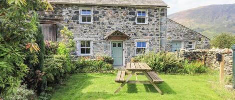 Cottage | Outdoor dining
