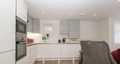 Flat 2, 38 Preston Road