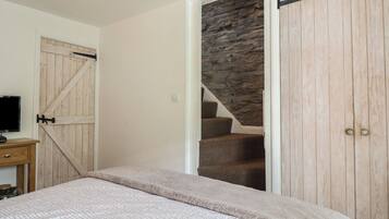 3 bedrooms, individually decorated, individually furnished, free WiFi