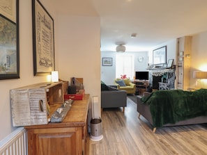 Cottage | Living area | Fireplace - 3 Barlwyd Terrace (Blaenau Ffestiniog)