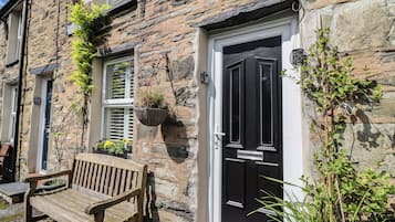 Cottage | Property grounds