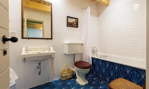 Cottage | Bathroom | Shower - Kentmere Hall Bank Barn (Kendal)