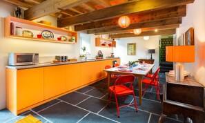 Cottage | Private kitchen | Fridge, dishwasher, cookware/dishes/utensils - Kentmere Hall Bank Barn (Kendal)
