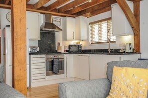 Cottage | Private kitchen | Fridge, dishwasher, electric kettle, cookware/dishes/utensils - Stow Cottage (Camelford)