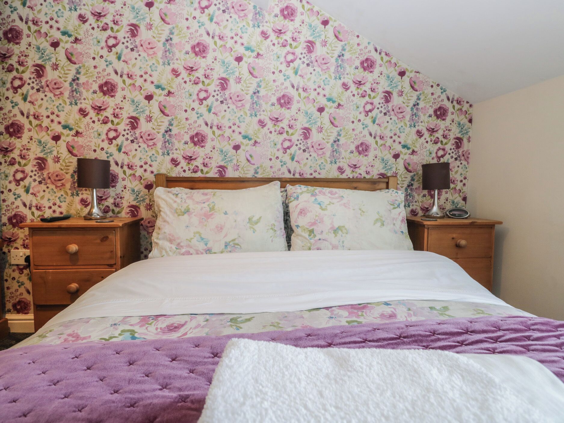Cottage | 2 bedrooms, free WiFi, individually decorated, individually furnished