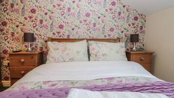 Cottage | 2 bedrooms, WiFi (free), individually decorated, individually furnished