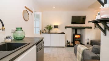 Cottage | 2 bedrooms, individually decorated, individually furnished, free WiFi