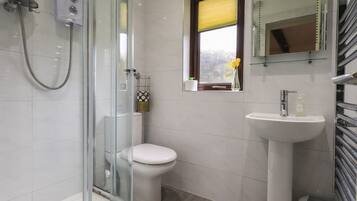 Cottage | Bathroom | Shower