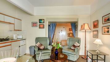 Cottage | Living area