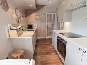 Cottage | Private kitchen | Fridge, dishwasher, cookware/dishes/utensils - The Mounting Steps (Ambleside)