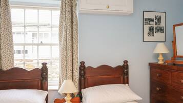 Cottage | 2 bedrooms, WiFi (free), individually decorated, individually furnished