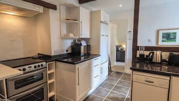 Cottage | Bếp riêng | Tủ lạnh, máy rửa bát, dụng cụ nấu nướng/bát dĩa/dao nĩa