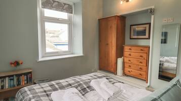 Cottage | 2 bedrooms, individually decorated, individually furnished, free WiFi