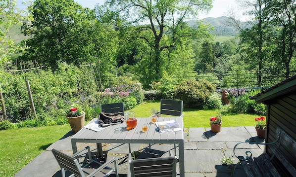 Cottage | Outdoor dining