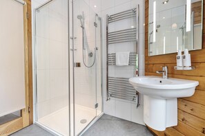 Cottage | Bathroom | Shower
