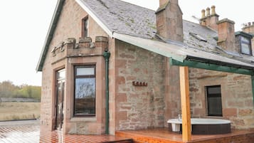 Cottage | Interior