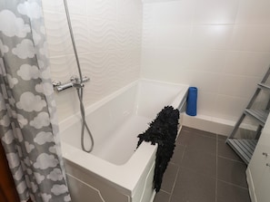 Cottage | Bathroom | Shower