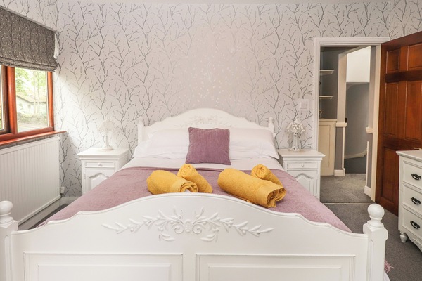 Cottage | Interior