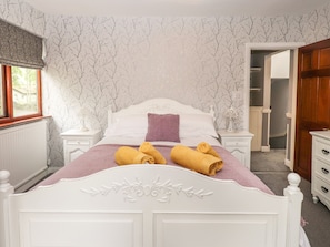 Cottage | 4 bedrooms, individually decorated, individually furnished, free WiFi