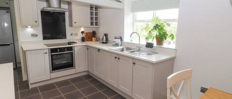 Cookware/dishes/utensils