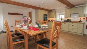 Cottage | Dining