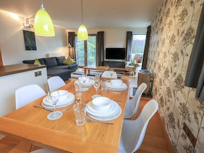 Cottage | Dining