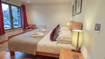 2 عدّة غرف نوم وبديكورات فريدة لكل غرفة وطراز فريد لكل وحدة