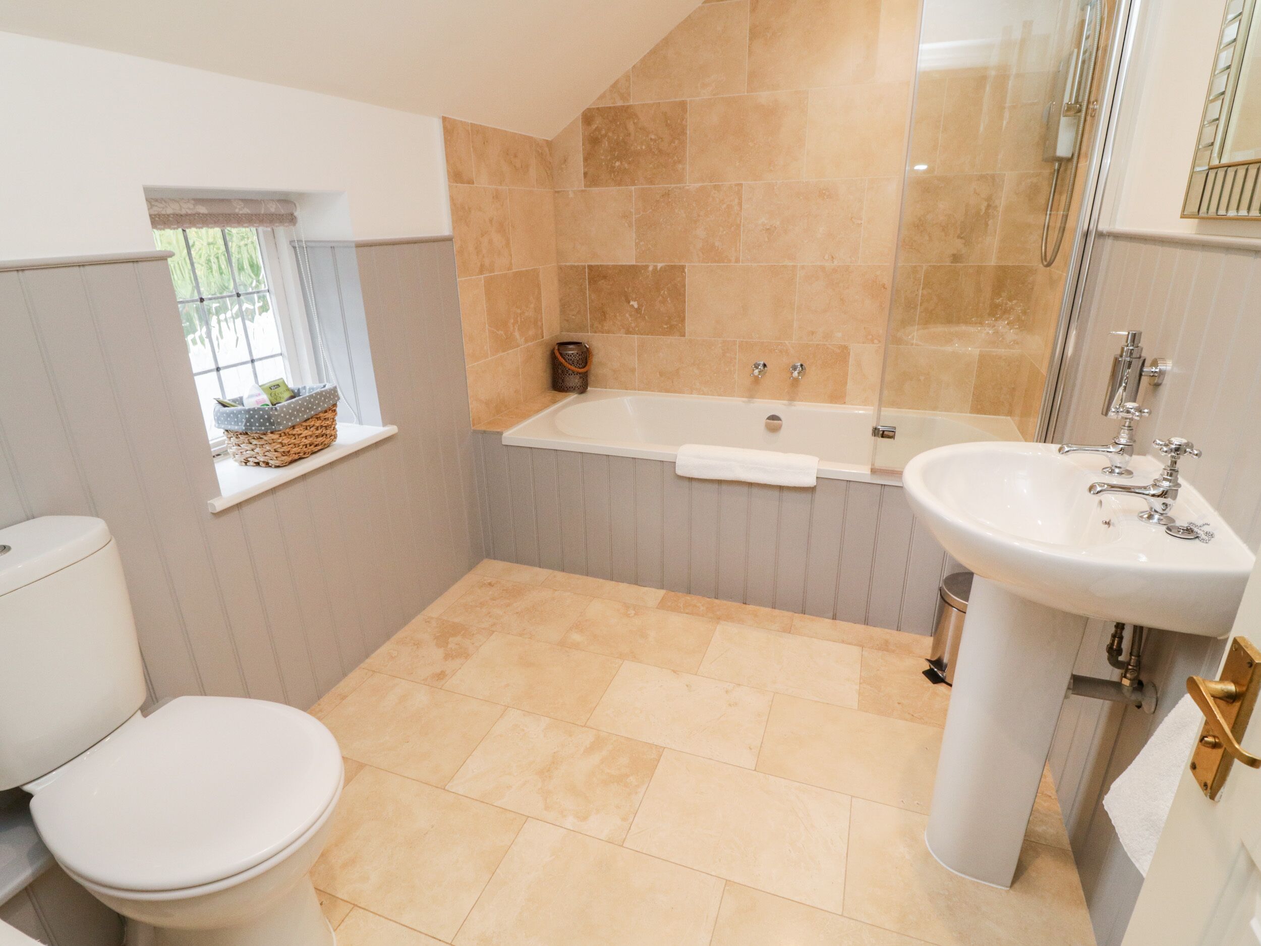 A bathroom with a toilet, bathtub, and sink.