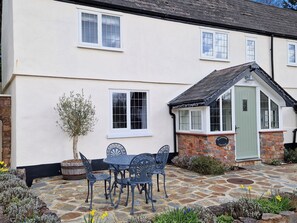 Cottage | Outdoor dining - Pumphouse Cottage (Cullompton)