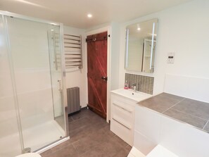 Cottage | Bathroom