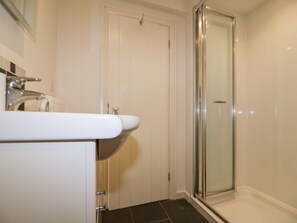 Cottage | Bathroom | Shower