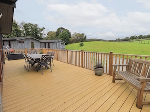 Outdoor dining - Thie Loghey (Ambleside)