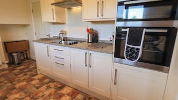 Cottage | Cucina privata | Frigorifero, lavastoviglie, pentole/stoviglie/utensili